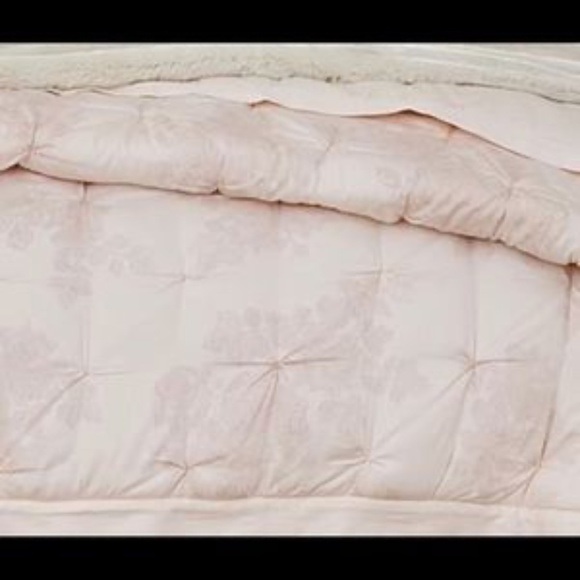 Monique Lhuillier Ethereal Lace Quilt and Blush Ethereal Tulle Bed Skirt Set - Picture 3 of 5